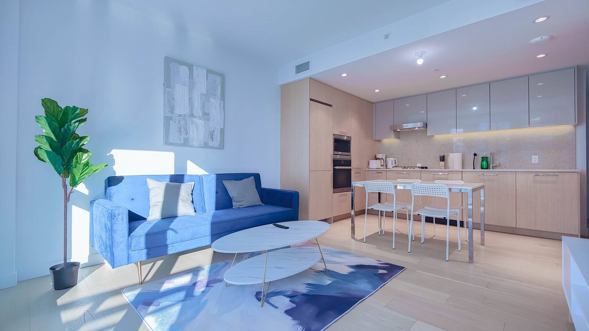 Richmond City Centre Apartment | 1-BDR & 1-Bath | 600sqft | AC | Modern Style