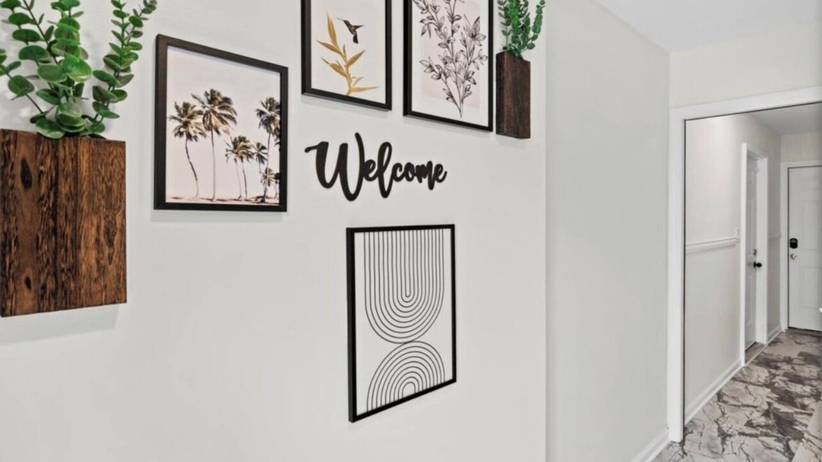 Jersey City Apartment | 1-Bdr apartment 3 min walk from train to NYC -warm interior design