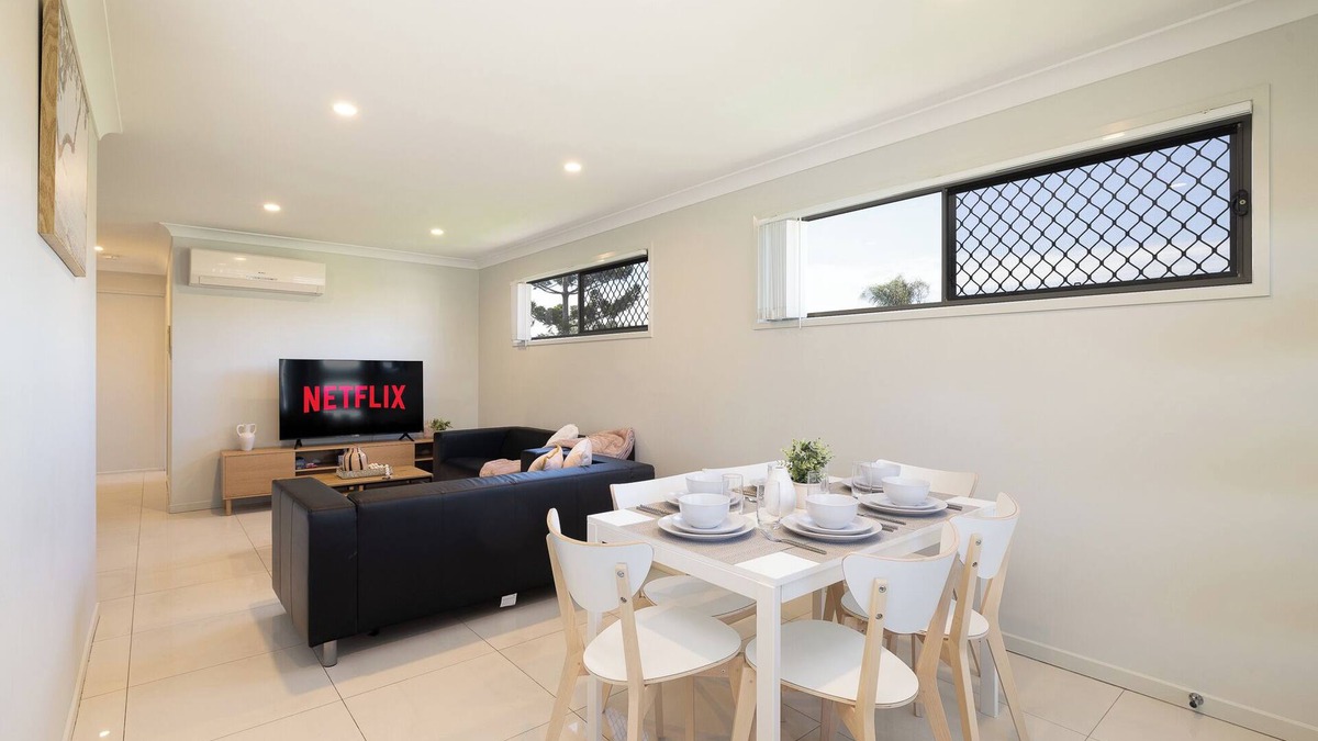 Rocklea Apartment | 1 Bdr Apt! Garage! Clean! GST Credits! 120D1