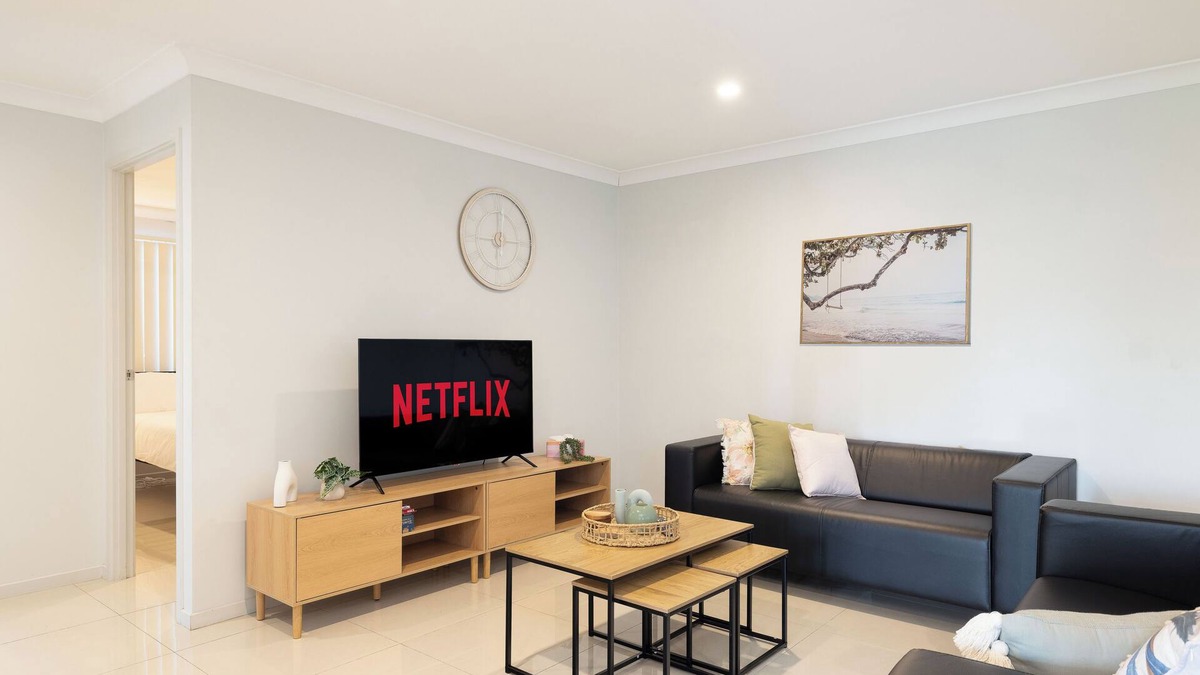 Rocklea Apartment | 1 Bdr Apt! Garage! Clean! GST Credits! 221D1