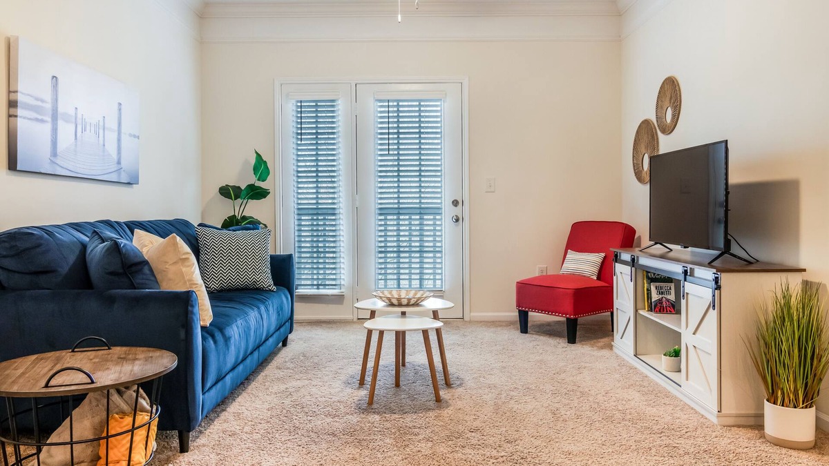 Johnson City Apartment | 1 Bdrm/1 Bath Pool, Gym, Sand Volleyball Court, 10 Mins From Downtown