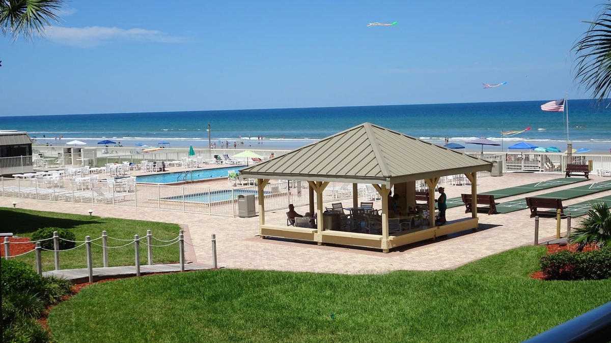 New Smyrna Beach Condo | 1 Bdrm.2025 Year round time slots .Great View & Reviews.on the no drive sand