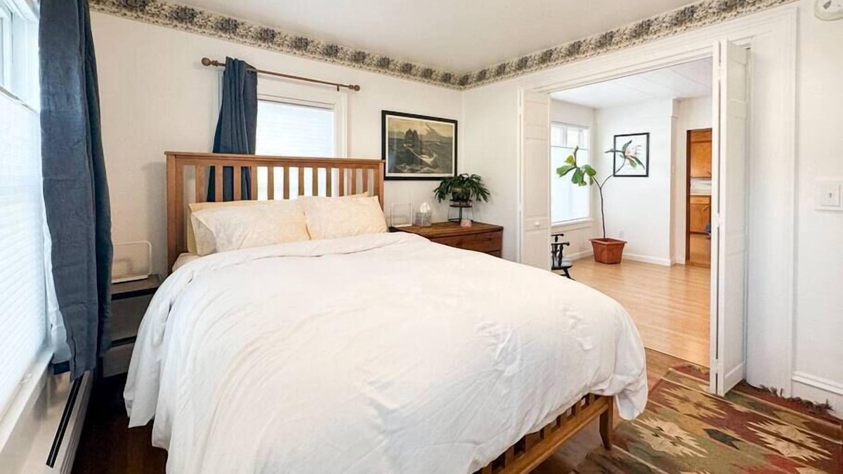 Winooski Apartment | 1 Bdrm Apt dwntwn Winooski w/laundry and parking
