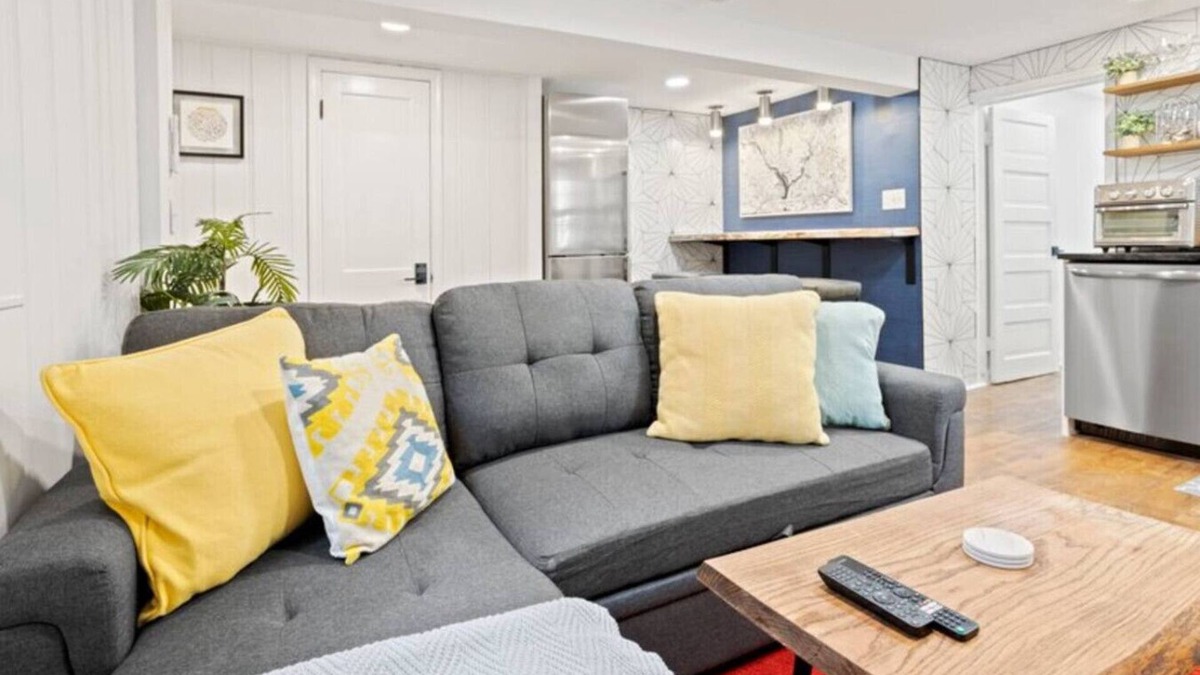 Radnor - Fort Myer Heights Apartment | 1 BDRM Beaut-5 min walk to Metro/10 min from DC