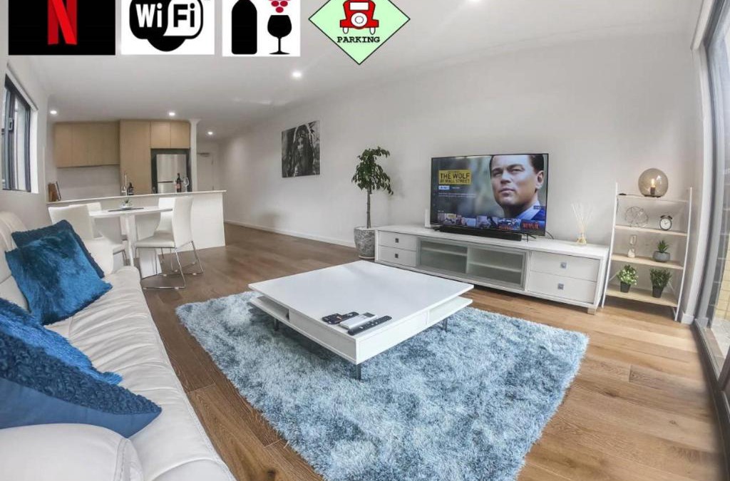 Cloverdale Apartment | 1 Bdrm Close Airport/Shops, WIFI, NETFLIX, PARKING