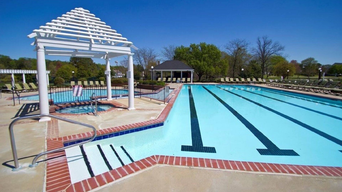 Berkeley Condo | 1 BDRM CONDO ~HISTORIC POWHATAN RESORT~ INDOOR & OUTDOOR POOLS & HOT TUBS!