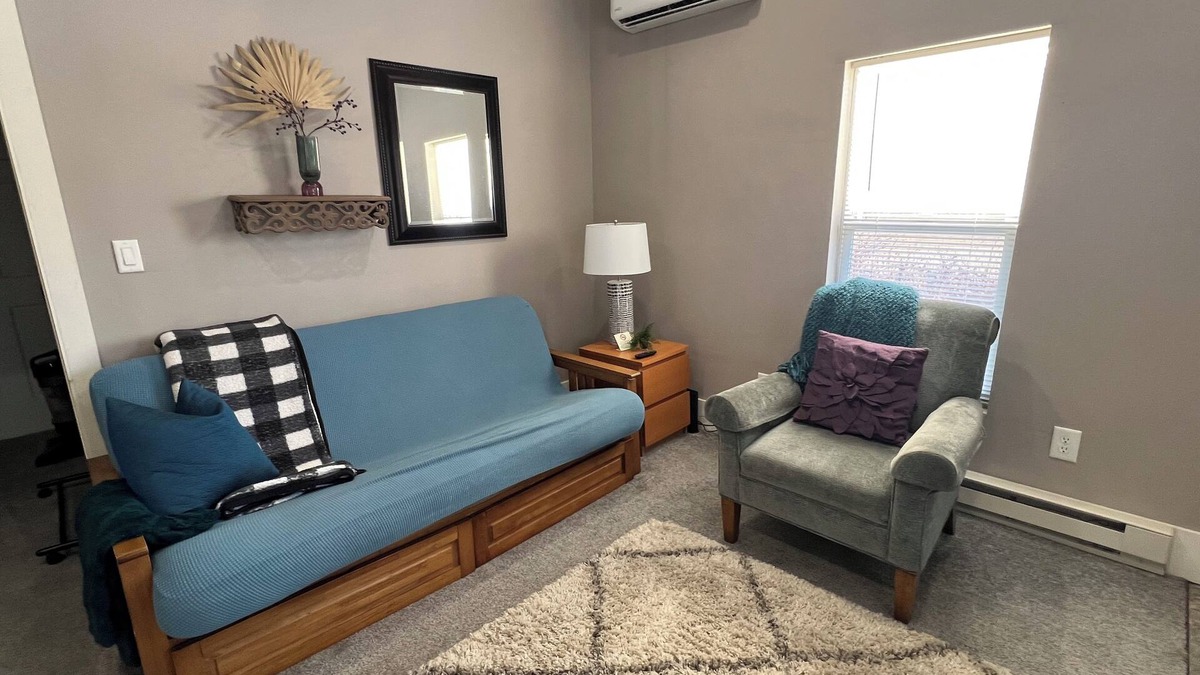 Cedar Rapids Apartment | 1 Bed 1 Bath Cozy Apartment NE CR Close to Coe College and Mt. Mercy University