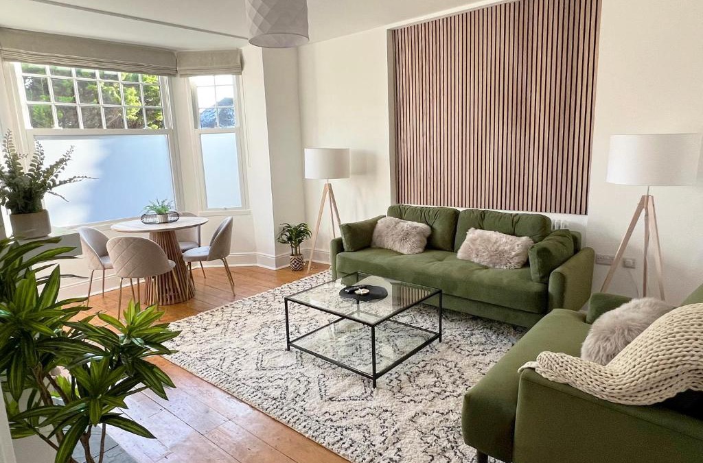 Yeovil Apartment | 1 Bed/1 Sofa Bed 'Scandi' Style Ground Floor Apartment