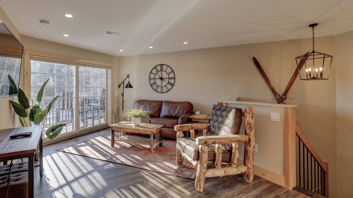 Sunapee Hotel | 1 Bed/2 Bath Suite #6 at The Lodge | Minutes from Sunapee Harbor & Mt. Sunapee