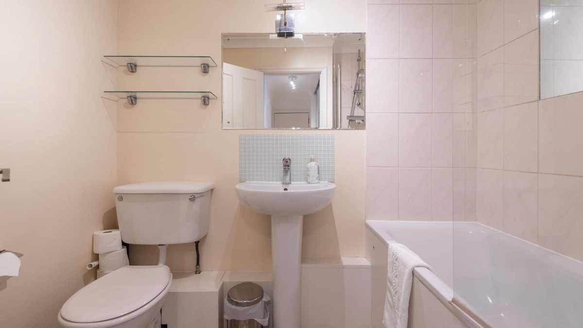West Hill Apartment | 1-Bed Apartment - Wimbledon Park