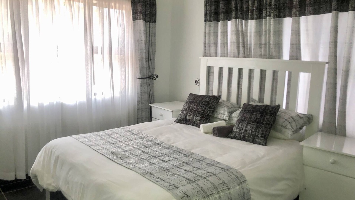 Mazowe Apartment | 1 bed apartment in Mount Pleasant Heights - 2014
