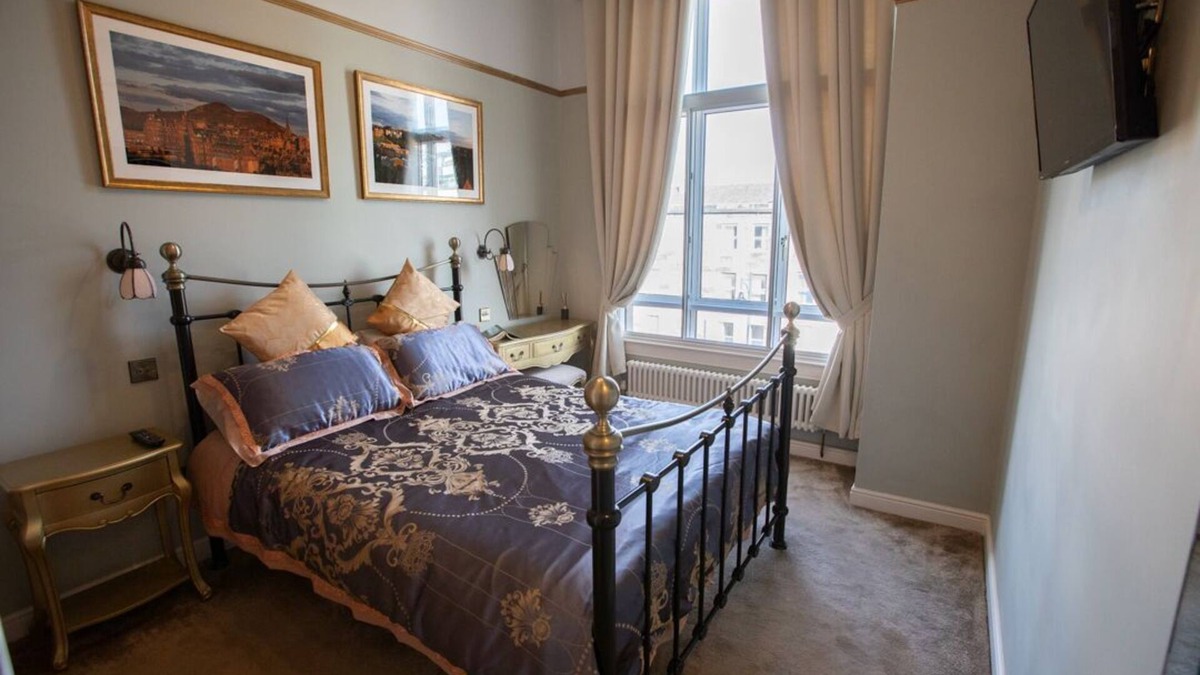 West End Apartment | 1 Bed (+) apartment in prime location