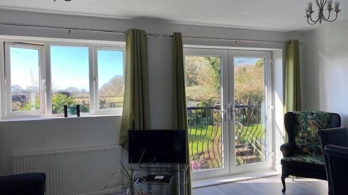 Griffydam Apartment | 1 Bed Apt- Rural Views- Juliette Balcony - Parking