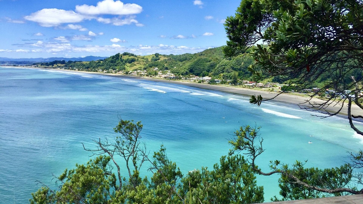 Ohope Apartment | 1 Bed Apt, West End Ohope 50m to Beach.