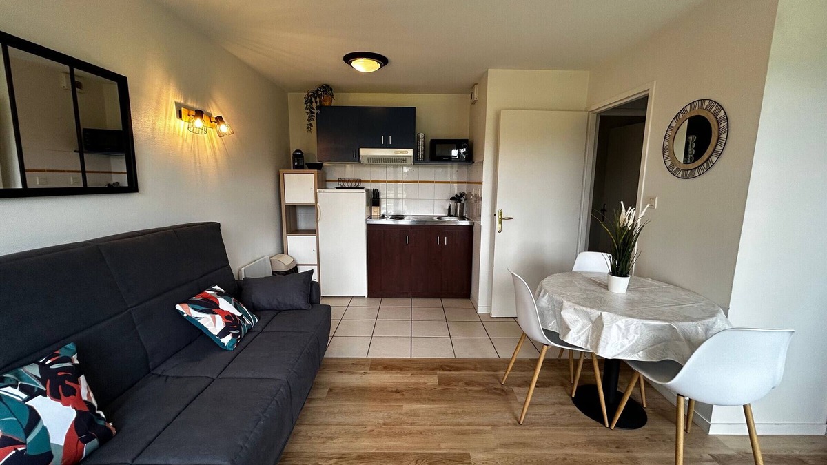 La Roche-Posay Apartment | 1-Bed Apt with Shared Pool and WIFI, 200m from Spa
