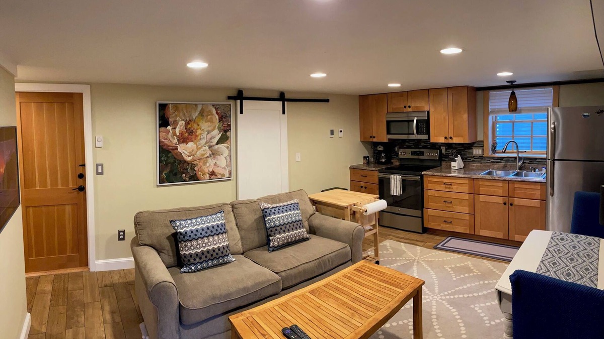 Loyal Heights Apartment | ✔️1 bed/bath unit with washer/dryer, & private entrance in a quiet neighborhood.