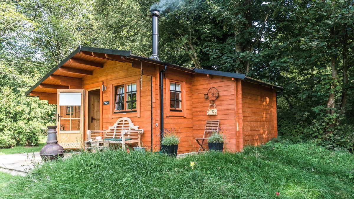 Carluke Cabin | 1-Bed Cabin, 2 adults, Wood Burning Hot Tub & Fire