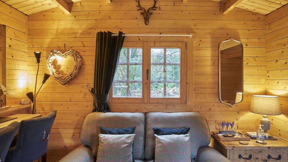 Carluke Cabin | 1-bed Cabin, 2 Adults, Wood Burning Hot Tub & Fire