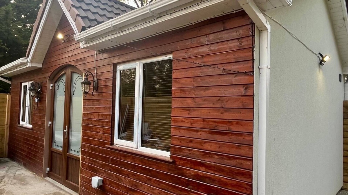 County Meath Cabin | 1-Bed Cosy Cottage near Emerald Park - Sleeps 5
