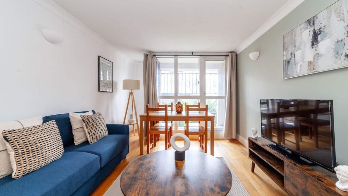 Canonbury Apartment | 1 Bed Flat with Balcony in Dalston
