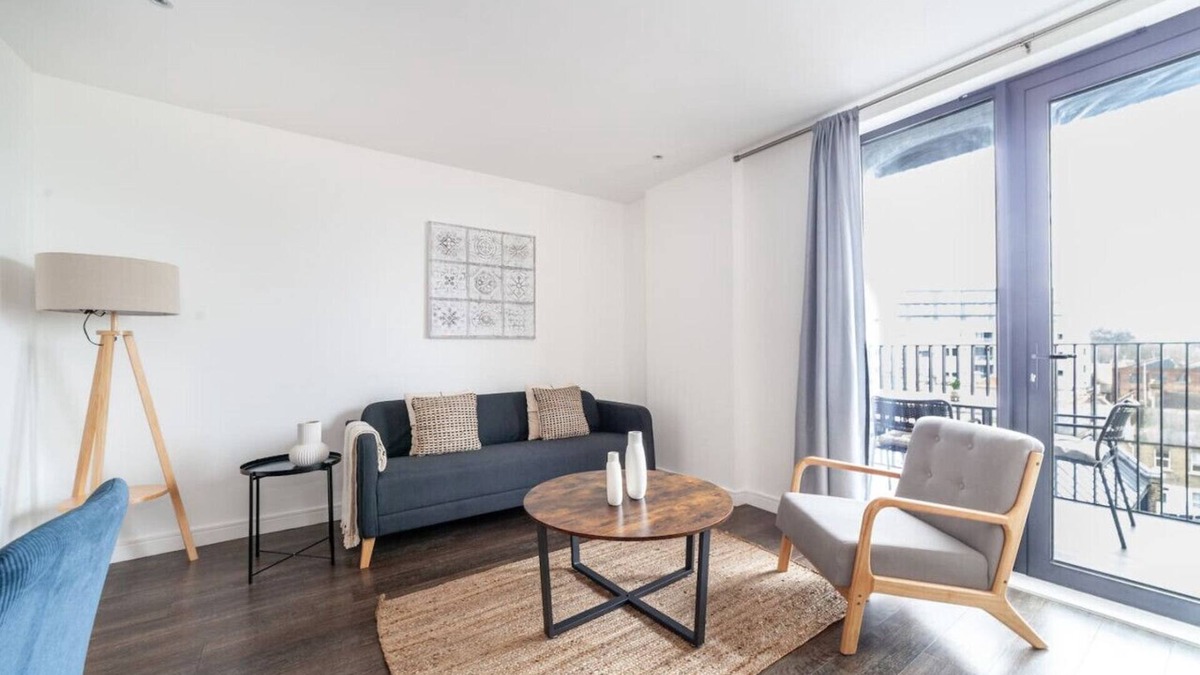 Woolwich Riverside Apartment | 1 Bed Flat with Balcony in Woolwich