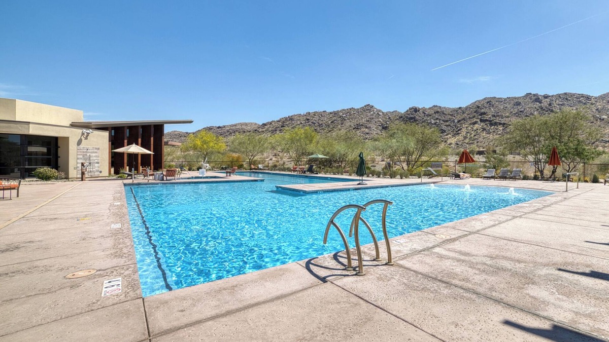 South Mountain Apartment | 1 bed -gated community, Gym, pool near downtown Phx, mountain view
