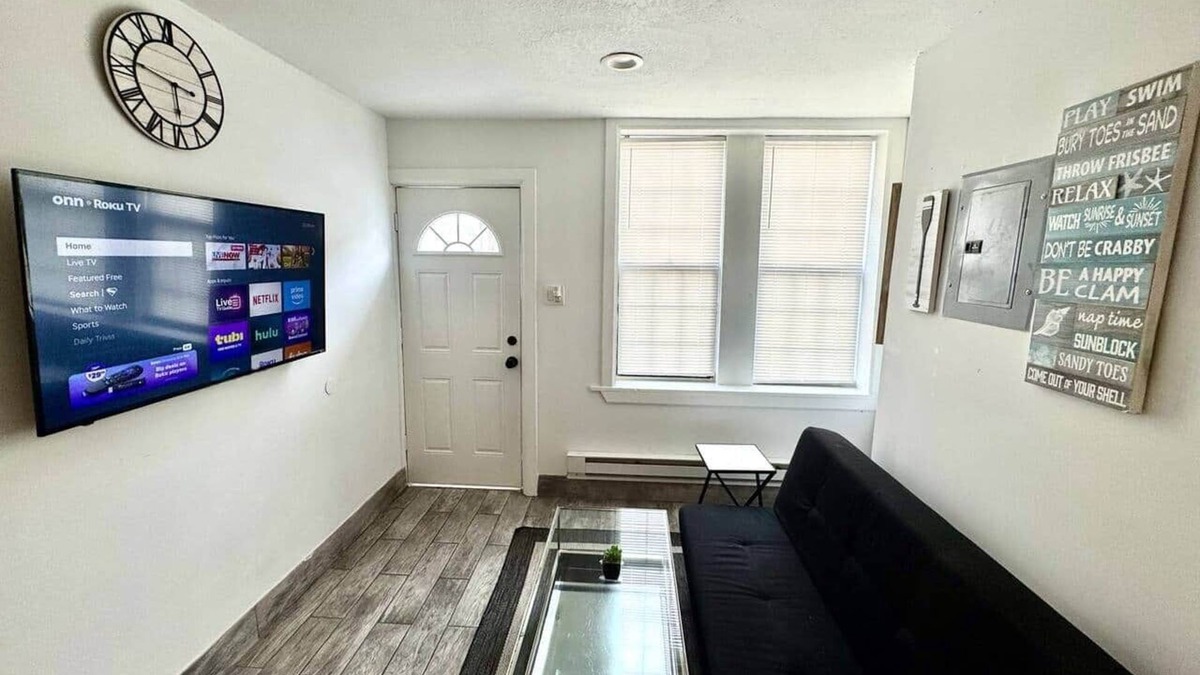 Atlantic City Apartment | 1 bed, kitchen & livingroom 1 block to beach, b1