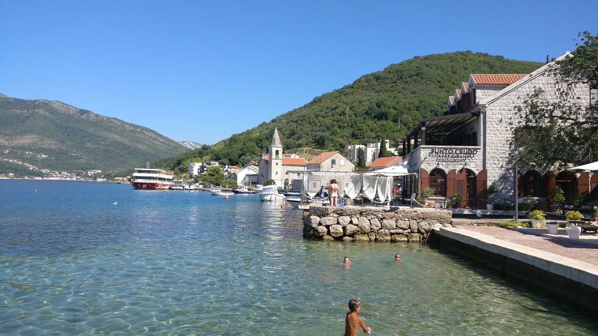 Tomicici Apartment | 1-Bed large Apartment in Tivat swiming pool