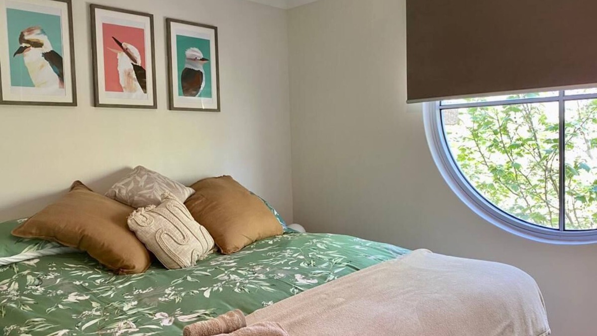 East Perth Apartment | 1-bed riverside Apartment - walking distance to Optus Stadium, parking and pool