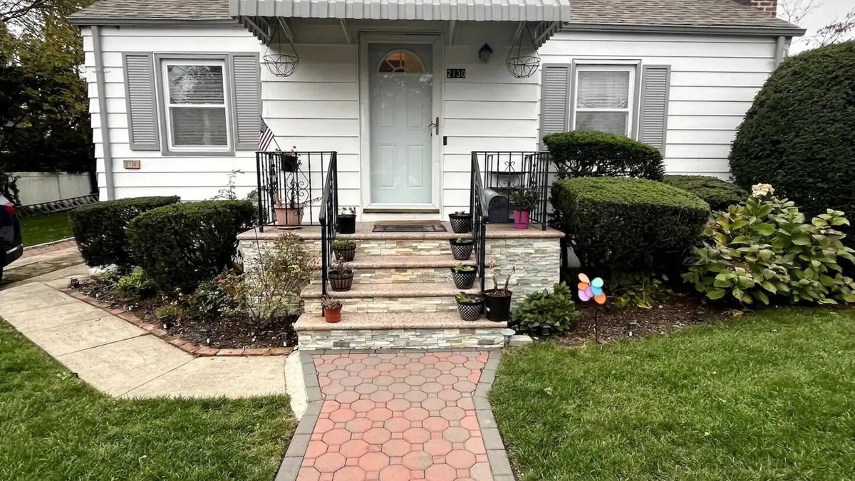 East Meadow Apartment | 1 bed room basement apartment.