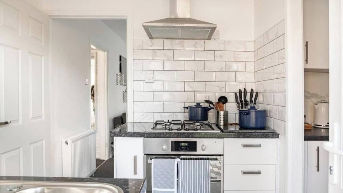 Cranbrook Apartment | 1 Bed-Sleeps 4-Free Parking-30 Min to central Ldn