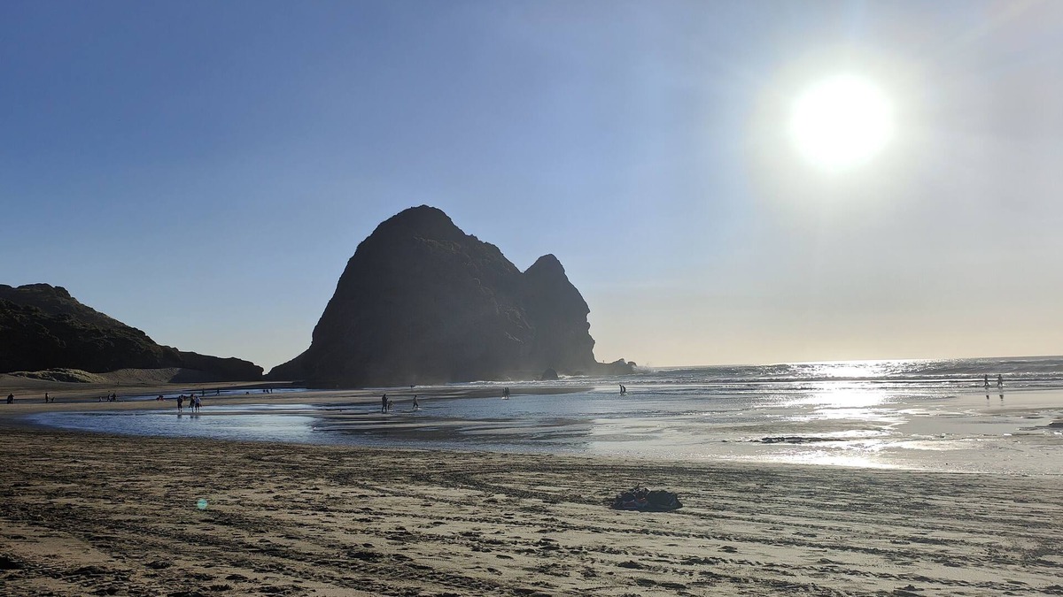 Karekare House | 1 Bed Tranquil Nature Escape with Stunning views, Spa, Beaches & Stargazing.