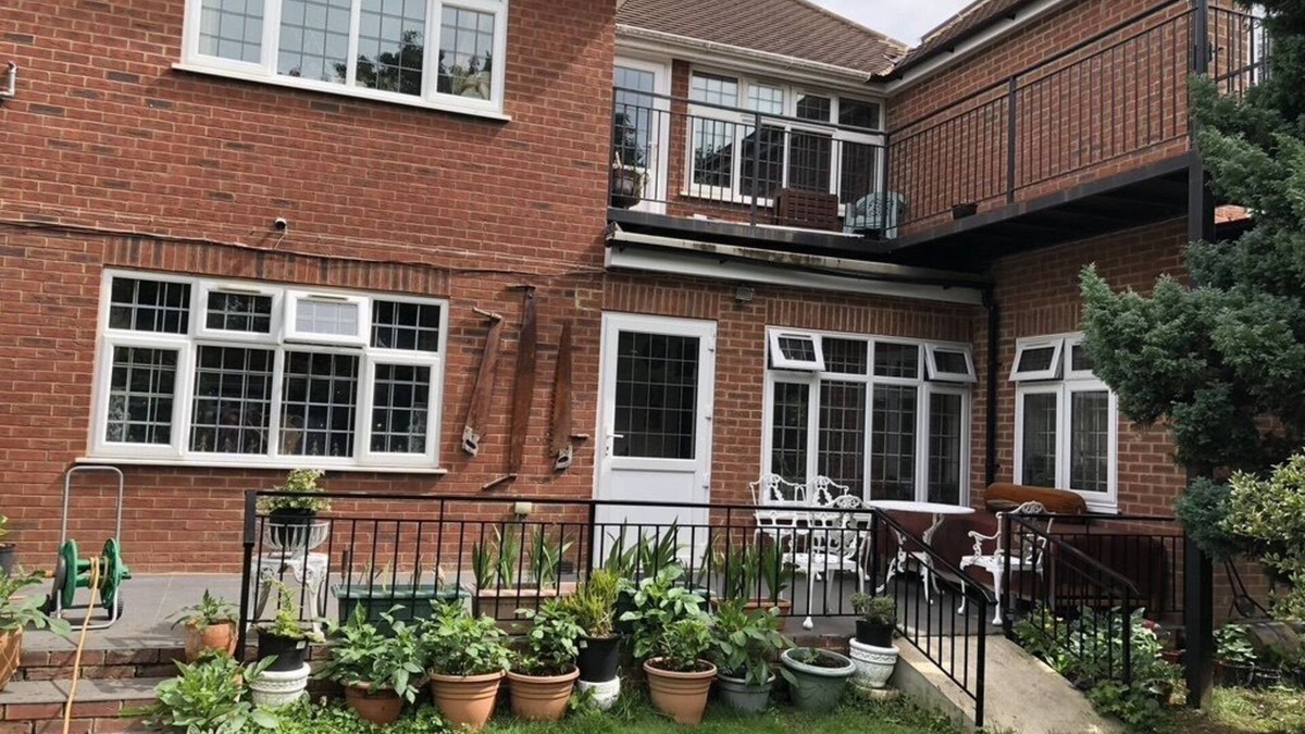 High Wycombe House | 1-Bed unit 10 minute drive from Hellfire Caves
