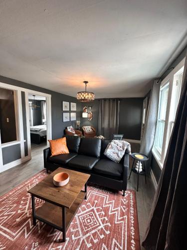 Russell House | 1 Bed1 Bath Condo Wkitchenlr-sleeps Up To 4pp