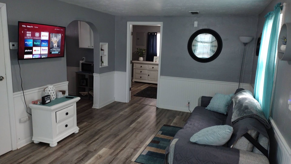 Terre Haute House | 1 bed1 bath house, less than 1mile to Union Hospital