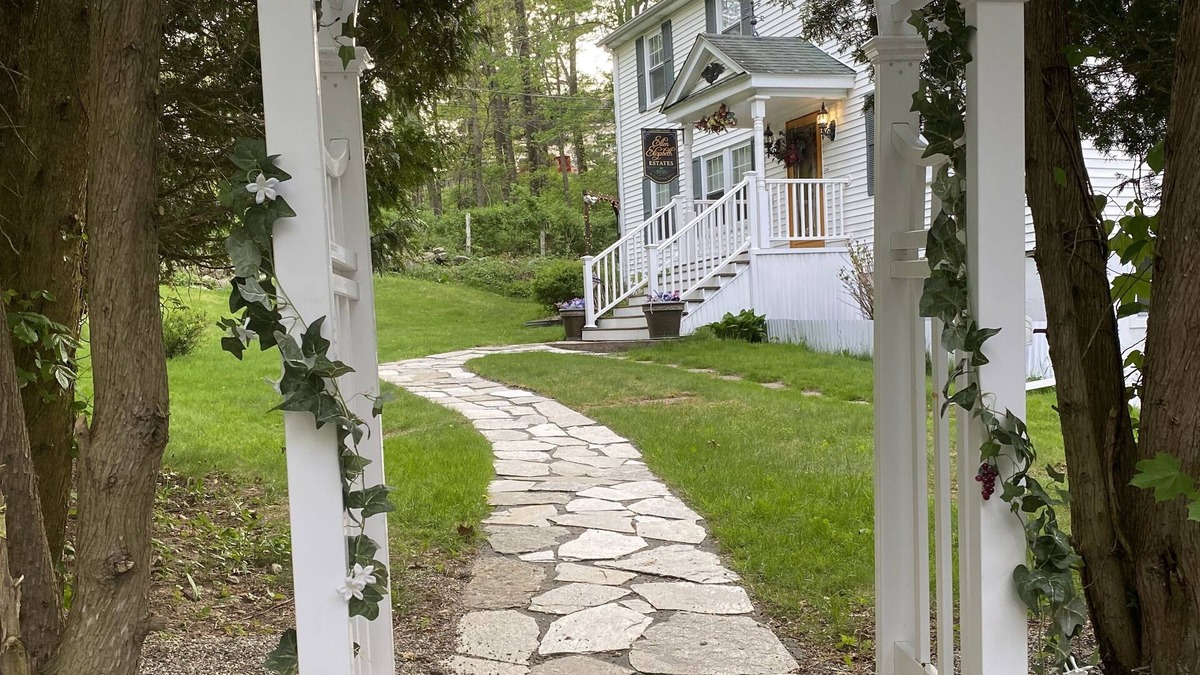 Millbury Apartment | 1 bedrm, Worcester/Boston Central area @ Ellen Elizabeth Estates-Pvt Main Apt