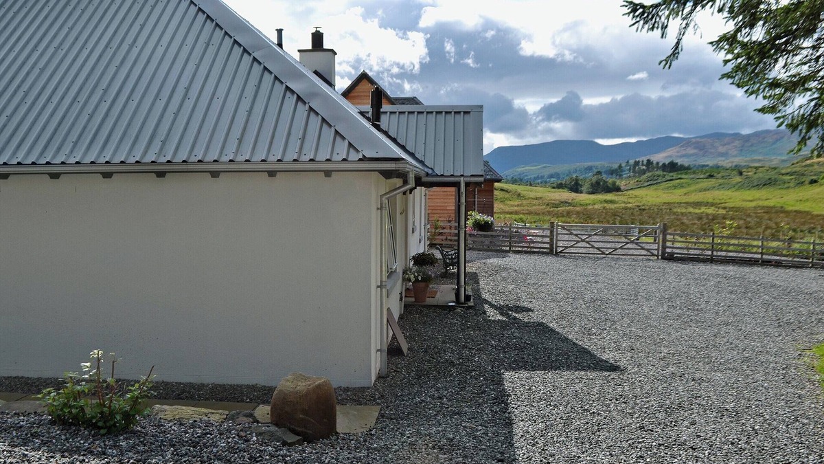 Crieff Cottage | 1 bedroom accommodation in near Comrie and Crieff