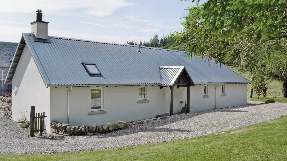 Crieff Cottage | 1 bedroom accommodation in near Comrie and Crieff