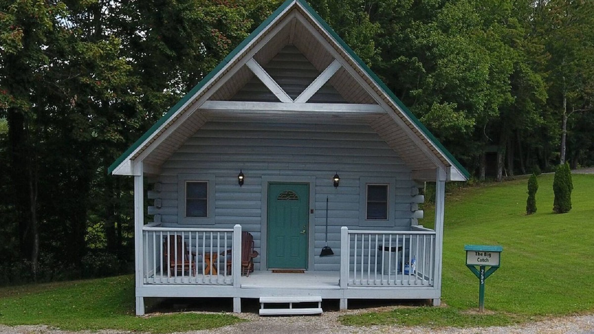Blue Jay Cabin | 1 Bedroom 1 Bath Cabin Beaver, WV