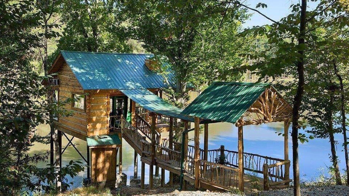 Jackson Cabin | 1 BEDROOM 1 BATH, TREE-CABIN BY A 20 ACRE PRIVATE LAKE