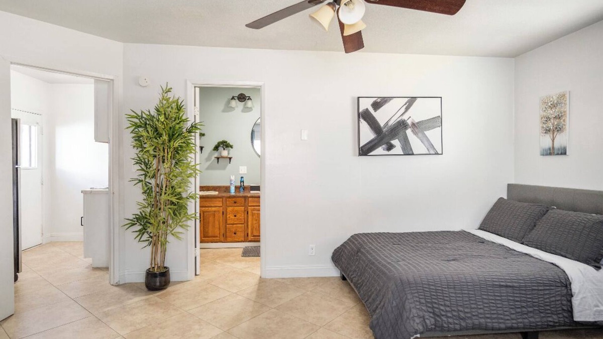 Las Vegas House | 1 Bedroom 1 Bath with separate entrance & Parking