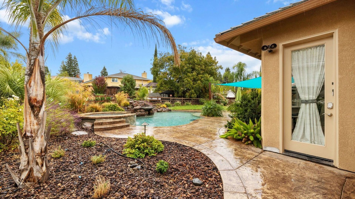 Orangevale Apartment | 1 Bedroom, 1 Bathroom, Hot Tub, Pool, Fire Pit