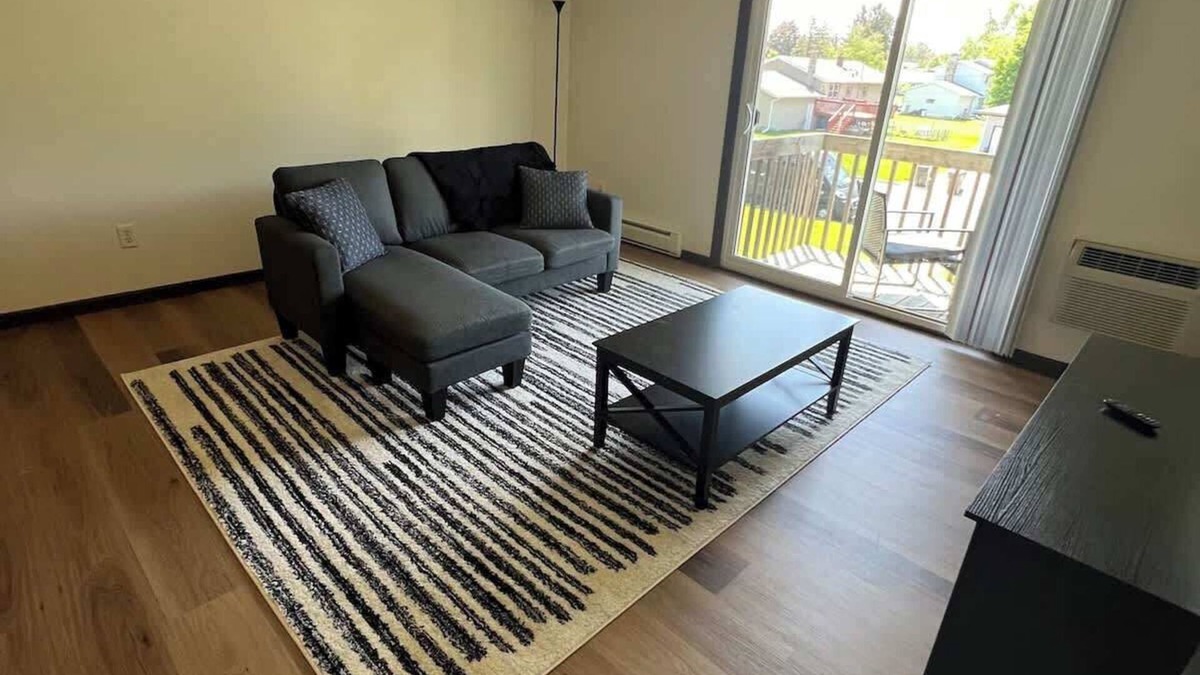 Sun Prairie Apartment | 1 Bedroom - 1218 Canterbury Ct