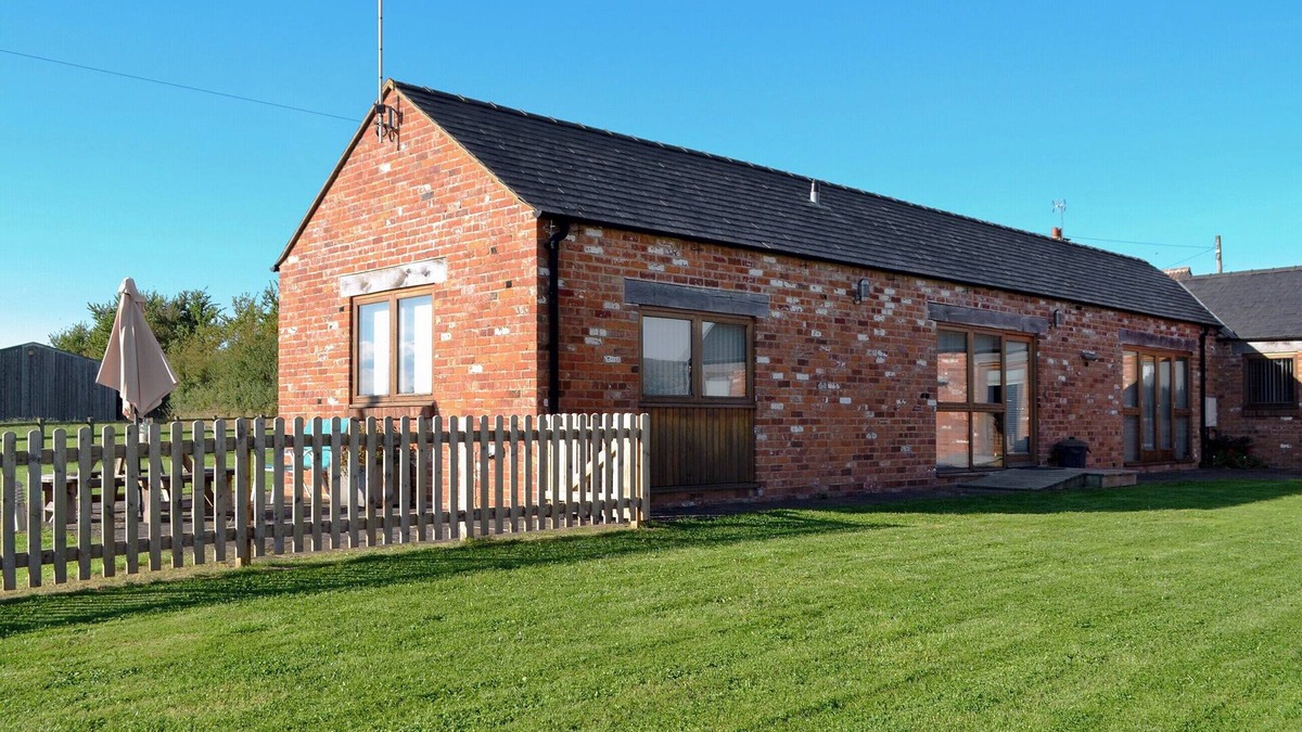 Wotton-under-Edge Cottage | 1 bedroom accommodation in Charfield, near Wotton-under-Edge
