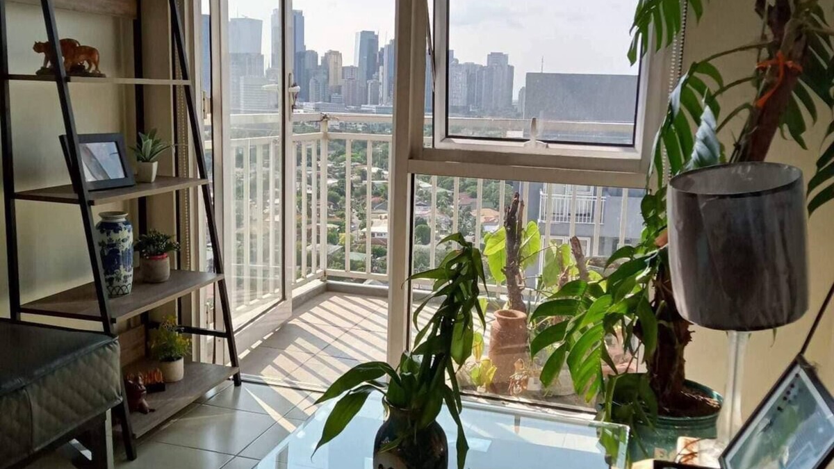 Ugong Apartment | 1 Bedroom Access Penthouse Condo Unit