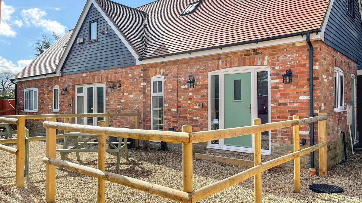 Child Okeford Cottage | 1 bedroom accommodation in Child Okeford, near Blandford Forum