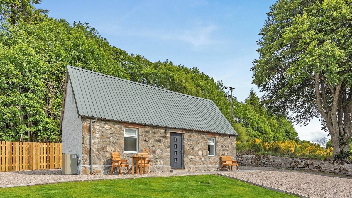 Glen Urquhart Cottage | 1 bedroom accommodation in Aigas, near Beauly
