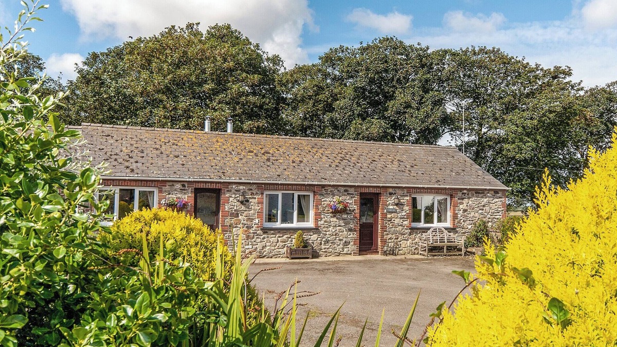 Haverfordwest Cottage | 1 bedroom accommodation in Llandeloy, near Haverfordwest