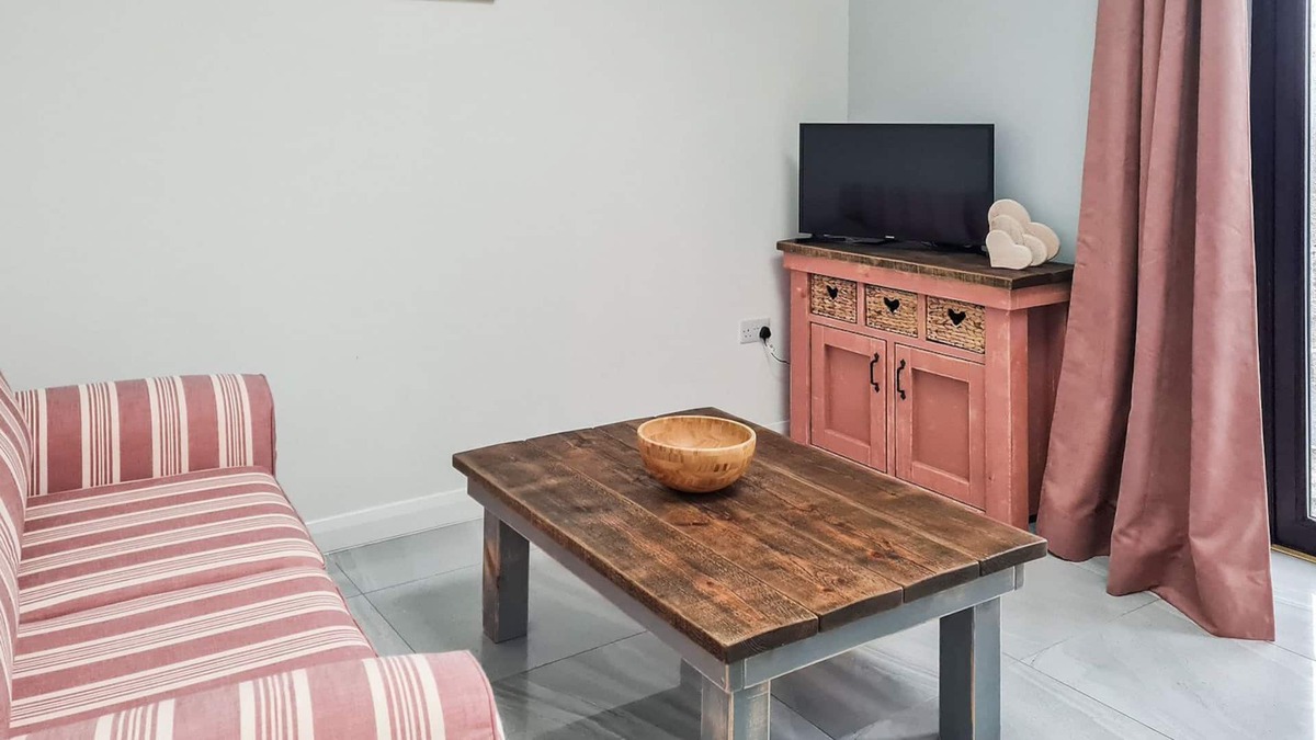 Ynysddu Cottage | 1 bedroom accommodation in Mynydd Islwyn