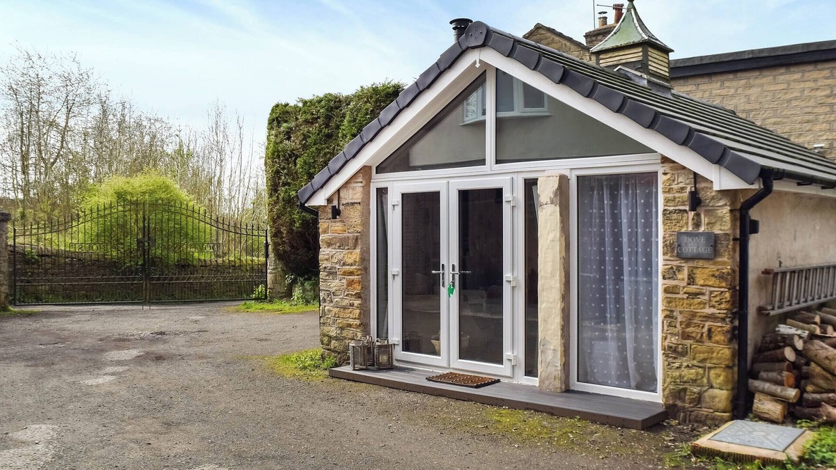 Hollingworth Cottage | 1 bedroom accommodation in Hollingworth
